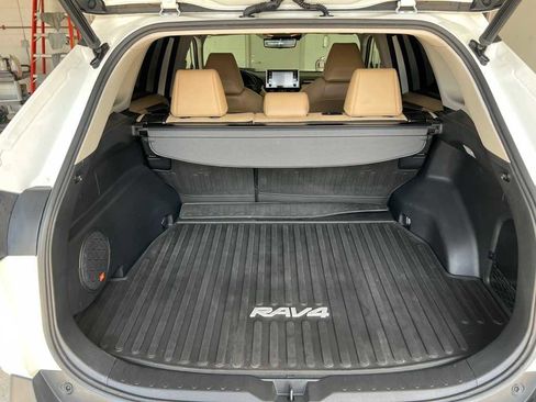 Used 2020 Toyota RAV4 Limited image 32