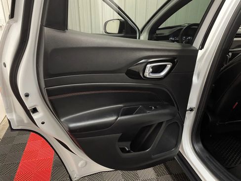 Used 2025 Jeep Compass Trailhawk AWD/4WD image 41