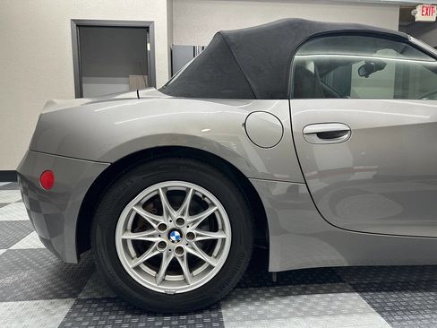 Used 2005 BMW Z4 2.5i image 7
