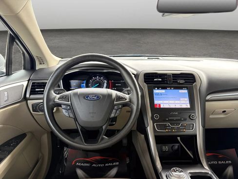 Used 2019 Ford Fusion SE FWD image 26