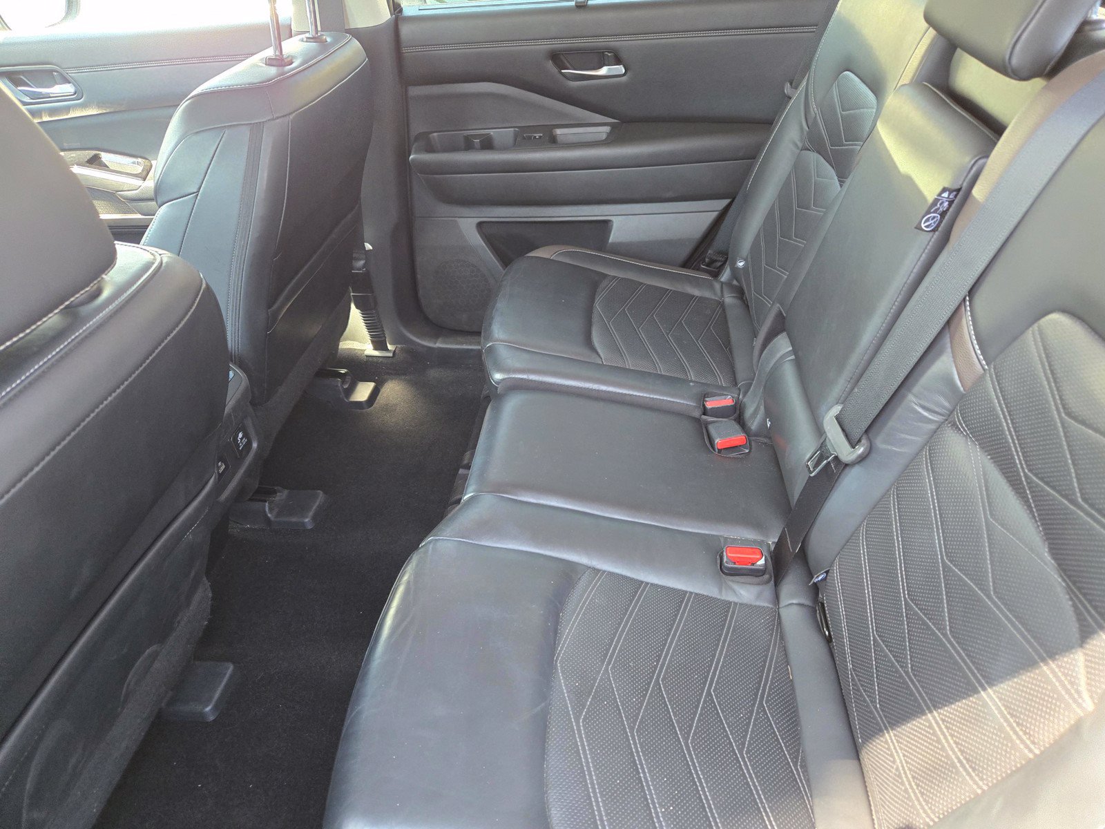 Used 2023 Nissan Pathfinder Platinum w/ Cargo Package AWD/4WD image 11