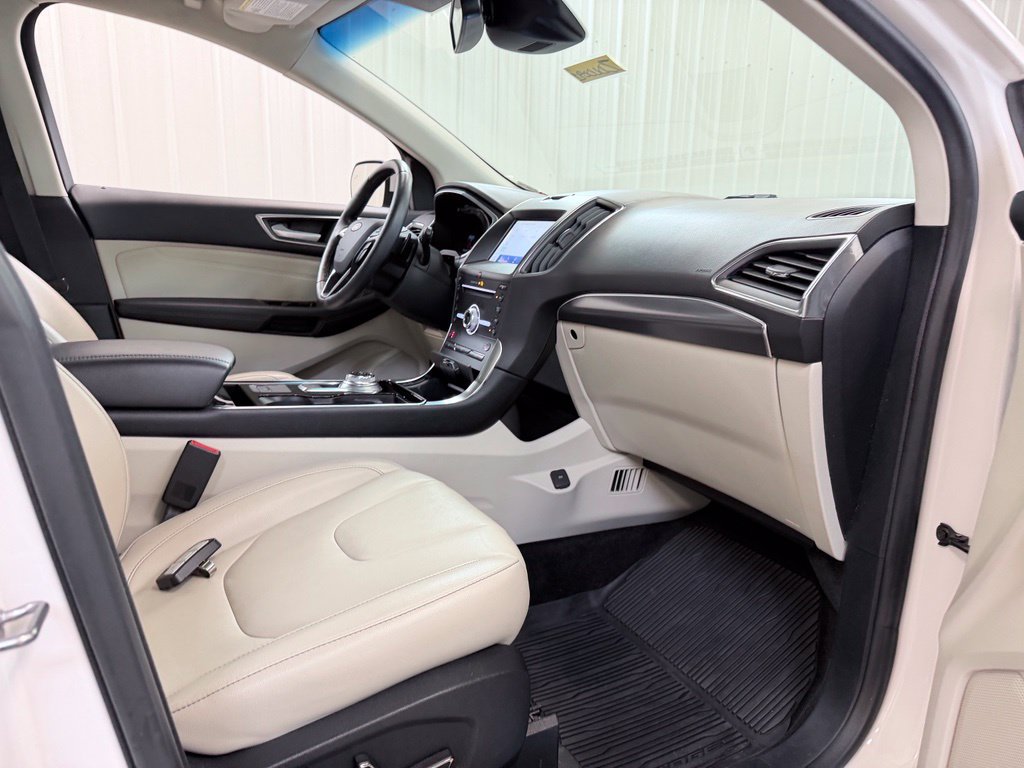 Used 2019 Ford Edge Titanium w/ Cold Weather Package AWD/4WD image 38