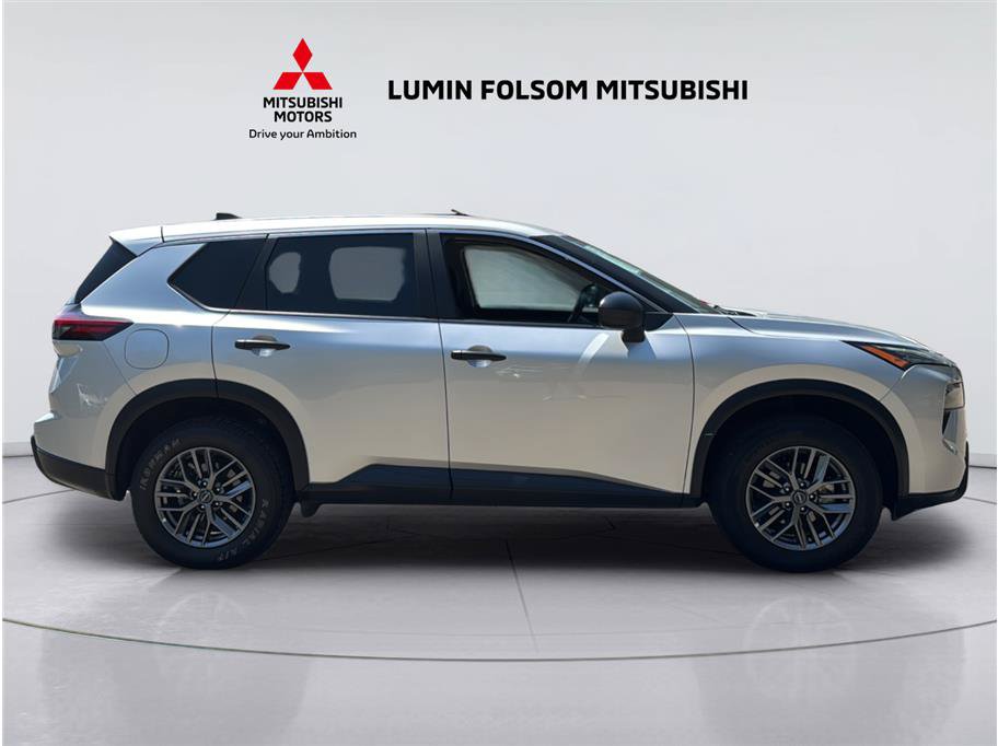 Used 2024 Nissan Rogue S AWD/4WD image 6