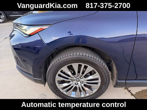 Used 2022 Toyota Venza Limited image 8