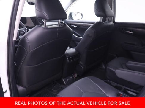 Certified 2026 Toyota Highlander Limited AWD/4WD image 10
