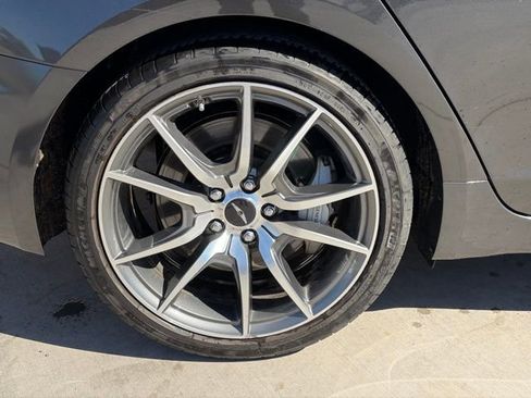 Used 2025 Genesis G70 2.5T image 7