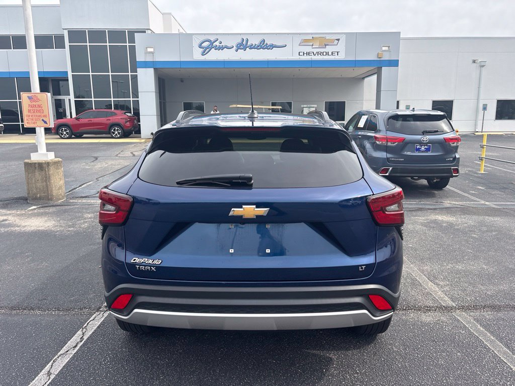 Used 2024 Chevrolet Trax LT w/ Driver Confidence Package FWD image 4