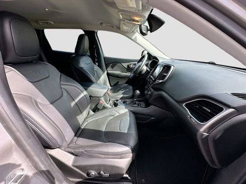 Used 2019 Jeep Cherokee Limited image 28