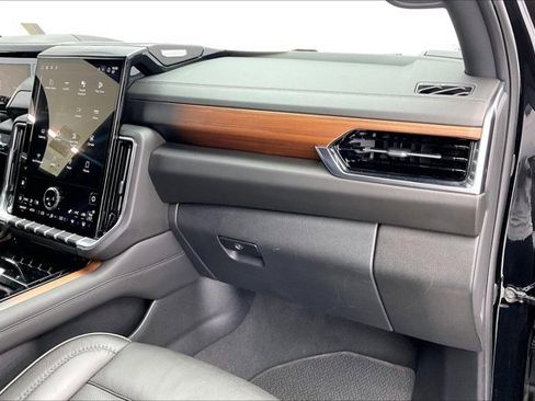 Used 2025 GMC Yukon Denali image 15