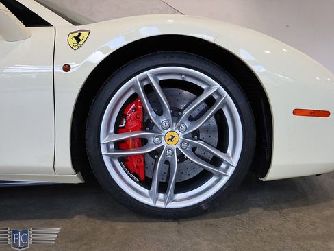 Used 2018 Ferrari 488 Spider image 42