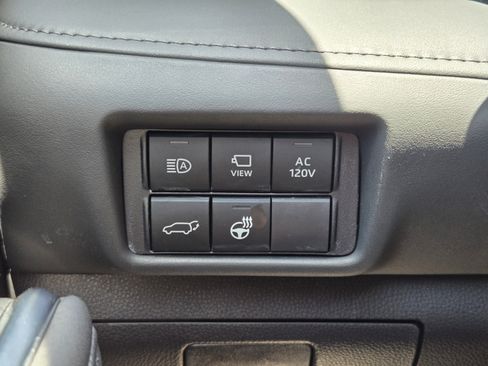 Used 2025 Toyota Highlander Limited AWD/4WD image 19