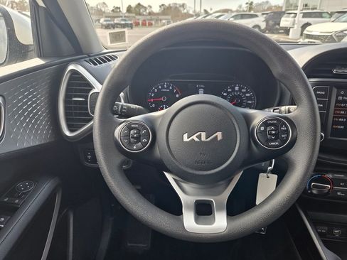 Used 2022 Kia Soul LX w/ Technology Package image 14