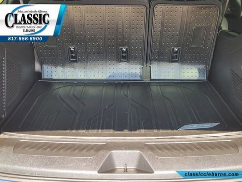 Used 2025 Chevrolet Suburban LT w/ Comfort Package AWD/4WD image 32
