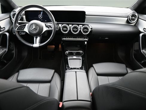Used 2025 Mercedes-Benz CLA 250 image 11