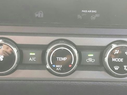 Used 2018 Toyota Tacoma TRD Off-Road w/ Technology Package image 28