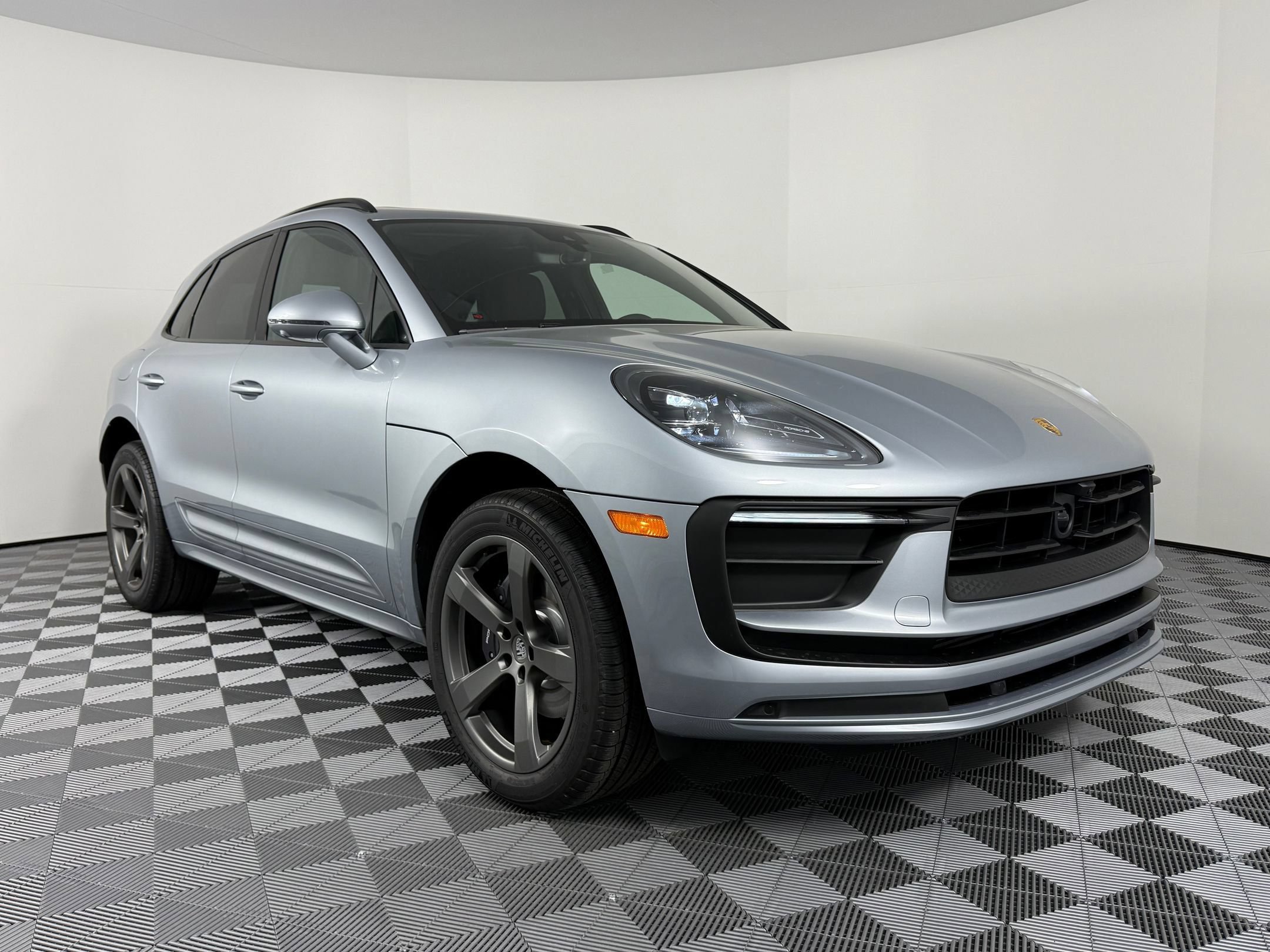 Certified 2026 Porsche Macan AWD/4WD image 7