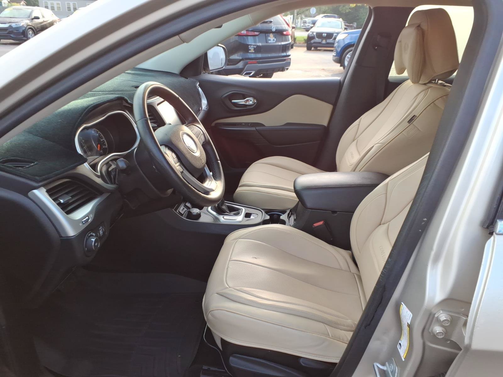 Used 2015 Jeep Cherokee Latitude AWD/4WD image 4