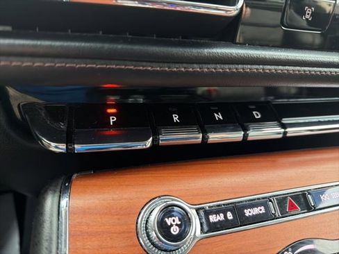 Used 2020 Lincoln Aviator Reserve w/ Equipment Group 201A image 17