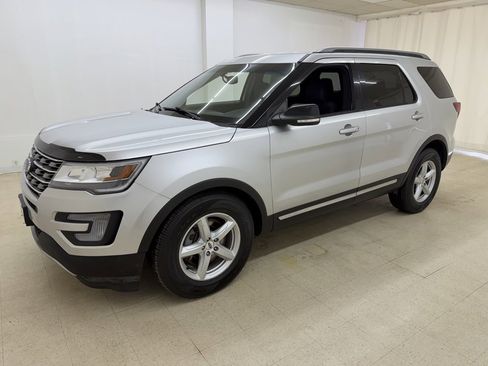 Used 2017 Ford Explorer XLT w/ Equipment Group 201A image 1