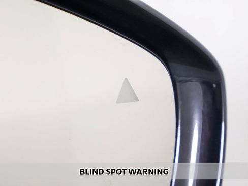 Used 2024 Chrysler Pacifica Limited FWD image 6