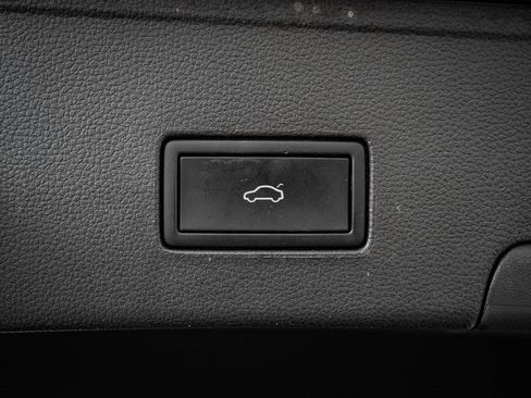 Used 2024 Volkswagen Atlas Cross Sport SEL Premium R-Line image 23