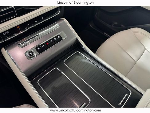 Used 2025 Lincoln Aviator AWD w/ Equipment Group 101A image 32