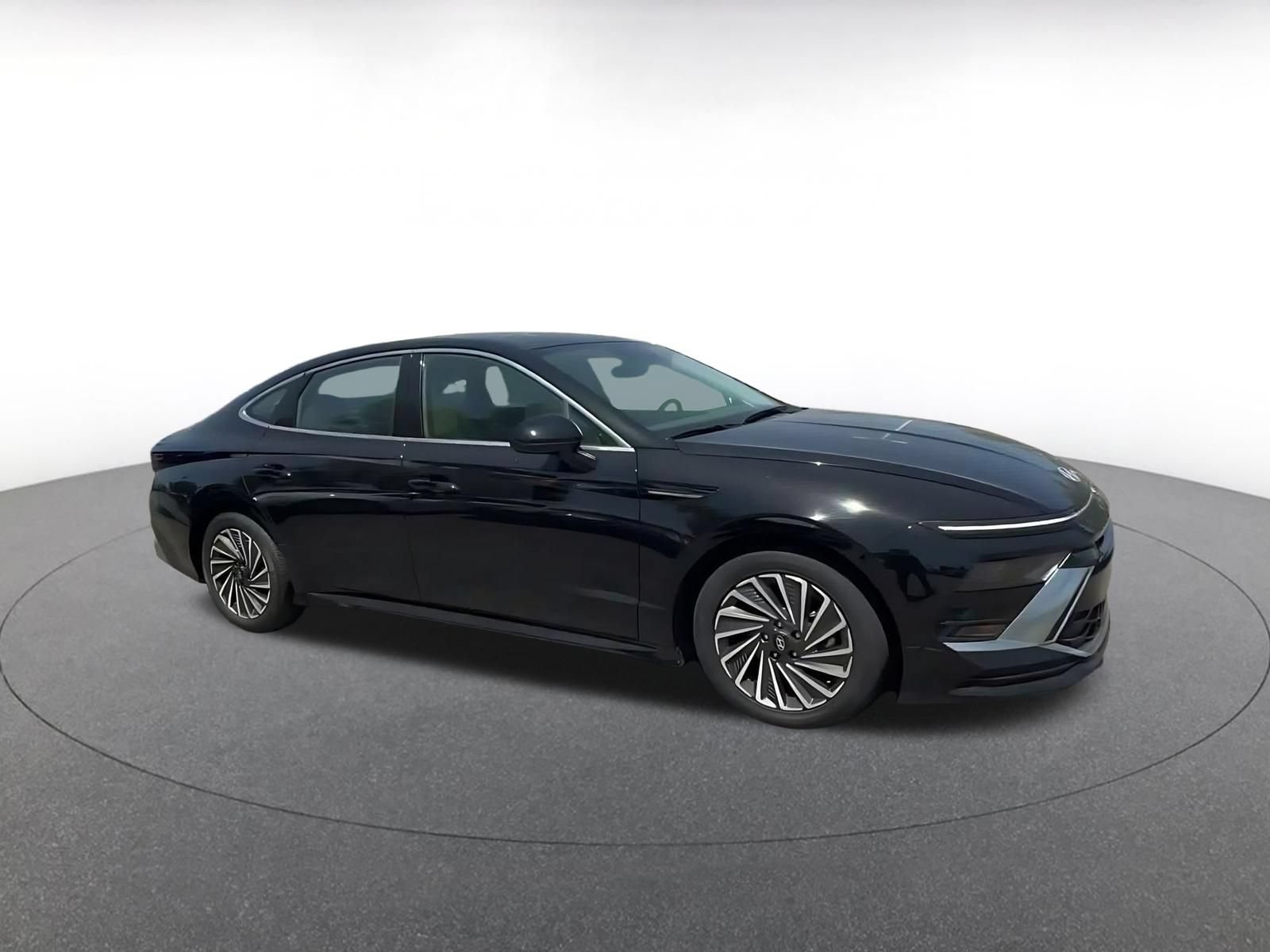 Used 2025 Hyundai Sonata SEL FWD image 2