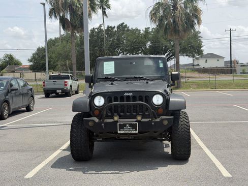 Used 2011 Jeep Wrangler Unlimited Rubicon w/ Connectivity Group AWD/4WD image 17