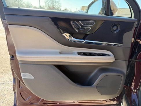 Used 2020 Lincoln Corsair Reserve image 19