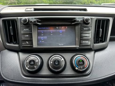 Used 2018 Toyota RAV4 LE w/ All Weather Liner Package AWD/4WD image 33