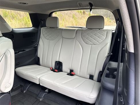 Used 2022 Hyundai Palisade Limited w/ Winter Package image 27