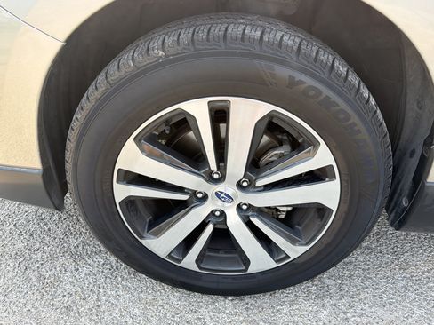 Used 2019 Subaru Outback 2.5i Limited AWD/4WD image 9