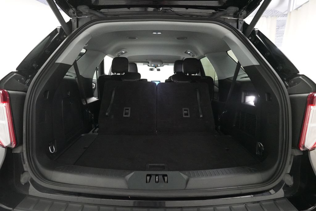 Used 2023 Ford Explorer XLT AWD/4WD image 10