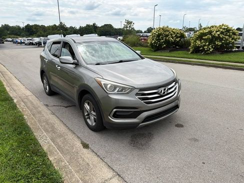Used 2017 Hyundai Santa Fe Sport FWD image 2