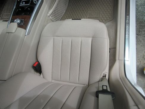 Used 2014 Mercedes-Benz E 550 4MATIC Sedan image 30