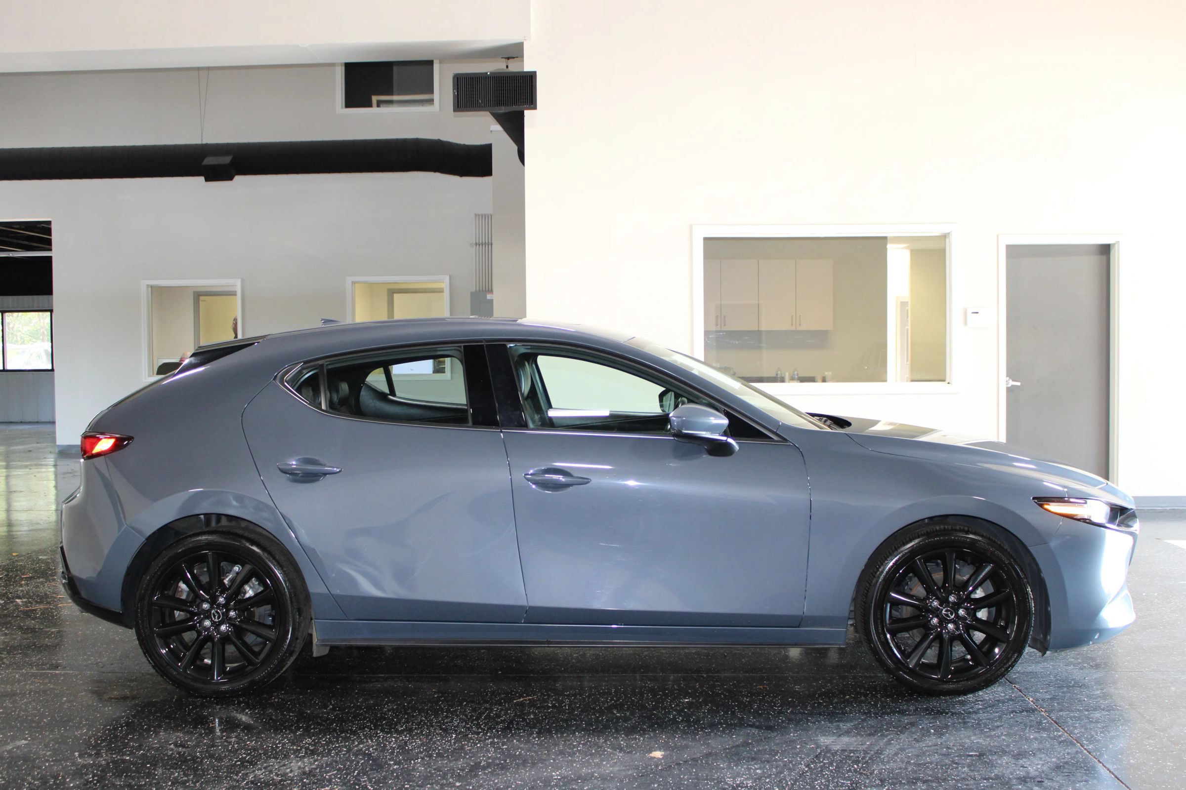 Used 2021 MAZDA MAZDA3 s FWD image 2