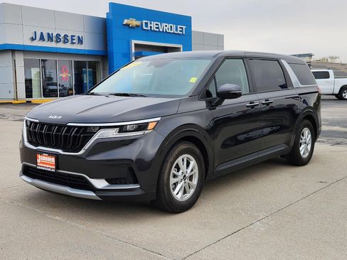 Used 2024 Kia Carnival LX image 2