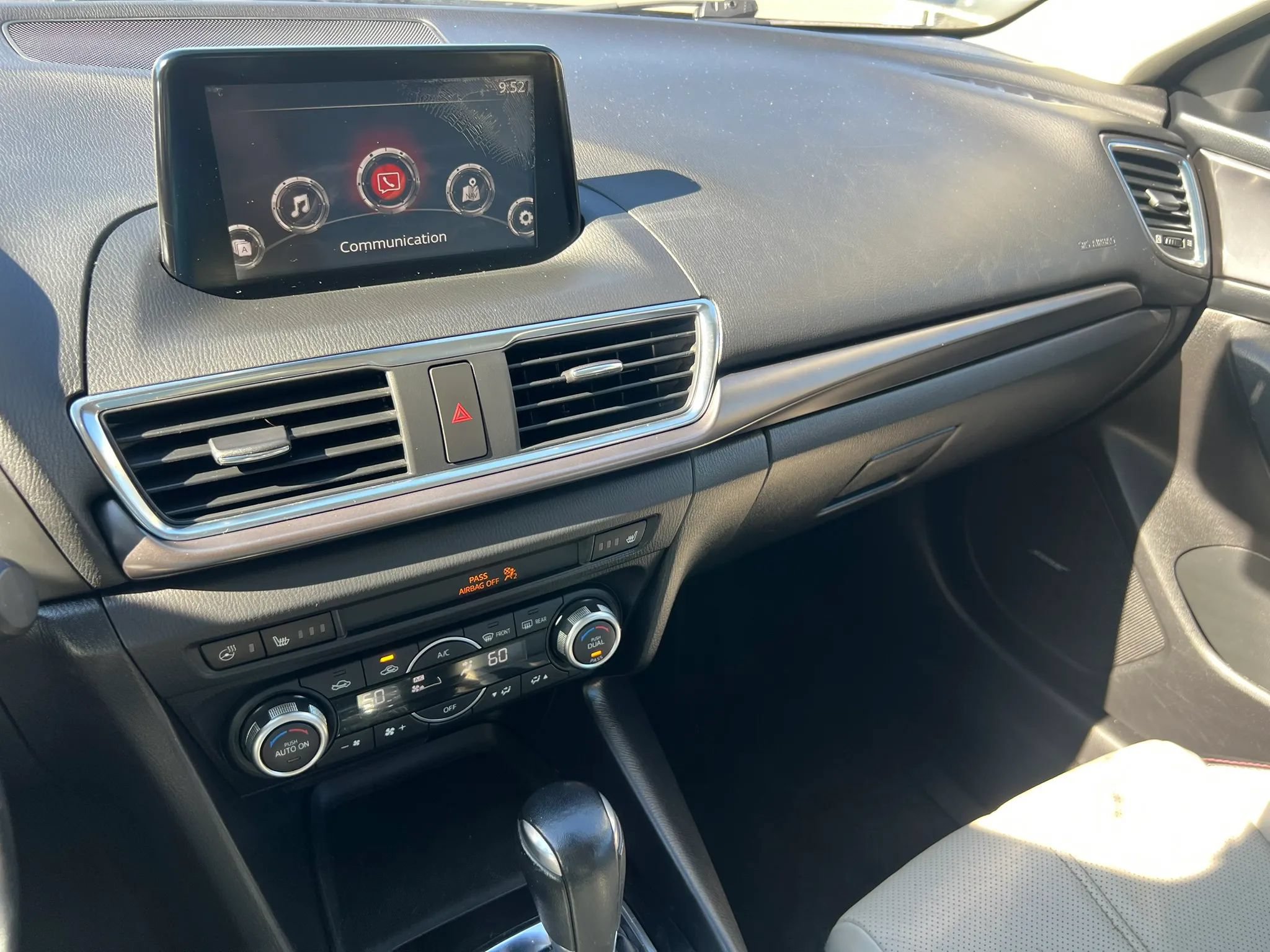 Used 2018 MAZDA MAZDA3 Grand Touring w/ Premium Equipment Package FWD image 24