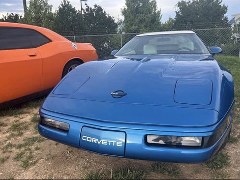 Used 1992 Chevrolet Corvette Convertible RWD image 3