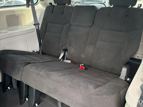 Used 2016 Dodge Grand Caravan SXT FWD image 11