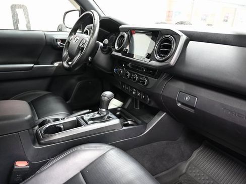 Used 2018 Toyota Tacoma TRD Off-Road image 15