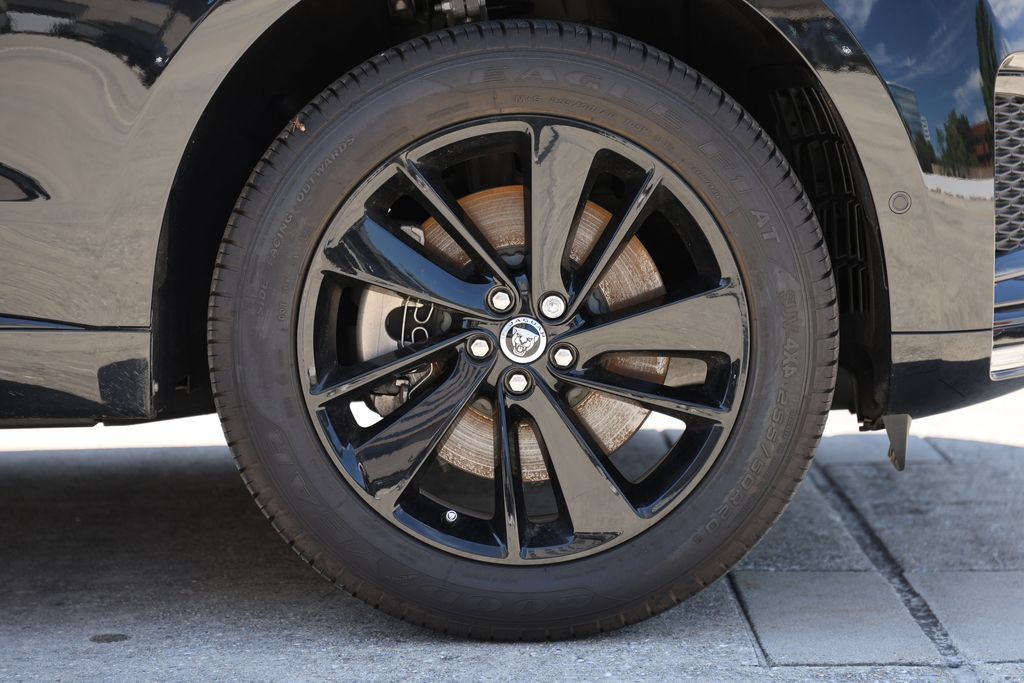 Certified 2026 Jaguar F-PACE R-Dynamic S AWD/4WD image 10