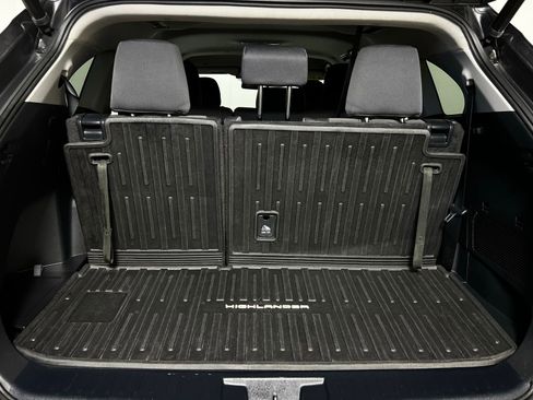 Used 2023 Toyota Highlander LE image 25