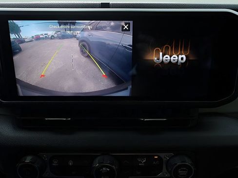 Used 2024 Jeep Wrangler Unlimited w/ Convenience Group AWD/4WD image 31