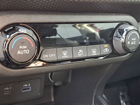 Certified 2021 Nissan Kicks SV FWD image 28