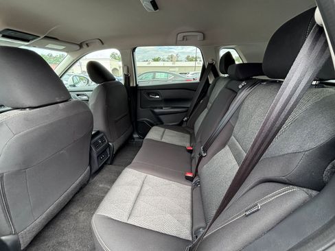 Used 2025 Nissan Rogue SV FWD image 28