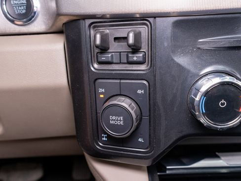 Used 2025 Ford F250 Platinum w/ Platinum Plus Package image 31