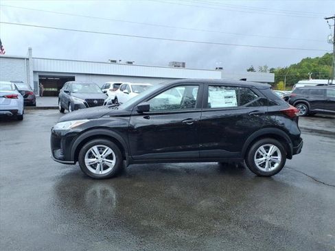 New 2025 Nissan Kicks Play S image 2