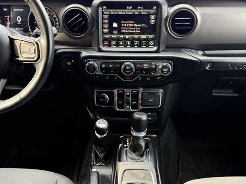 Used 2022 Jeep Wrangler Unlimited Sport AWD/4WD image 9