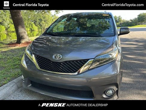 Used 2016 Toyota Sienna SE FWD image 1